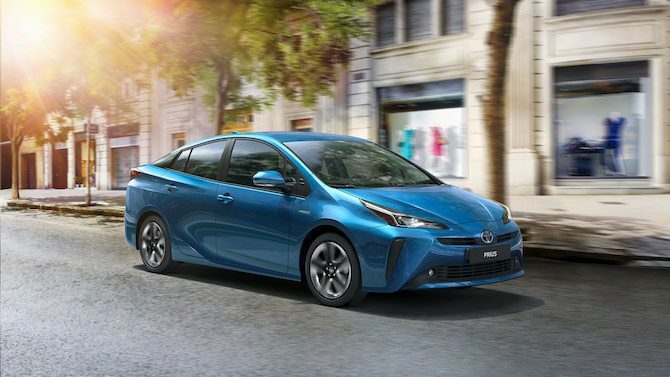 Toyota Prius kendaraan listrik hibrida
