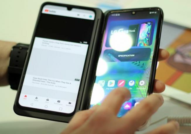Ini adalah gambar ponsel lipat layar LG ganda