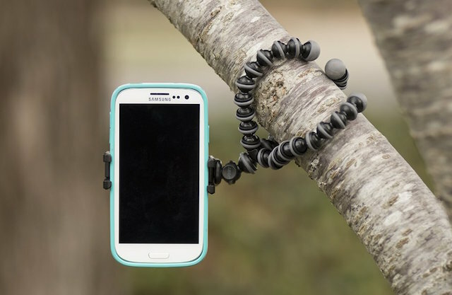 best-phone-tripod-Gorillapod-hugging