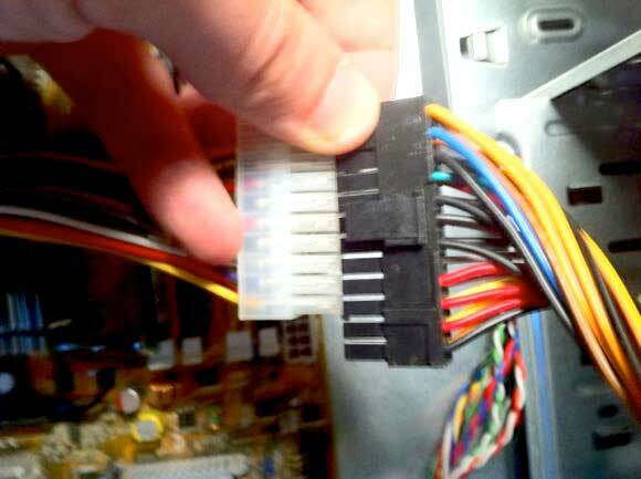 Membangun PC Untuk Natal: Diary Visual Of The Build Process 8 psu konektor motherboard
