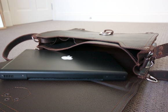 Memelanai! Tas Laptop Kulit & Lengan iPad Up Untuk Meraih [Giveaway] IMG 1978