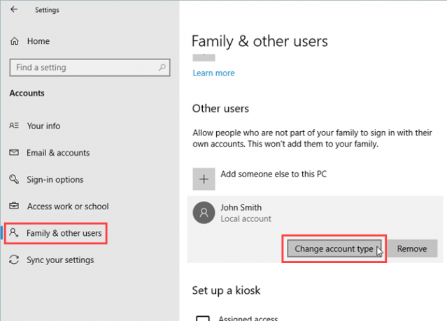 Klik Ubah jenis akun di bawah Pengguna lain di Pengaturan Windows 10