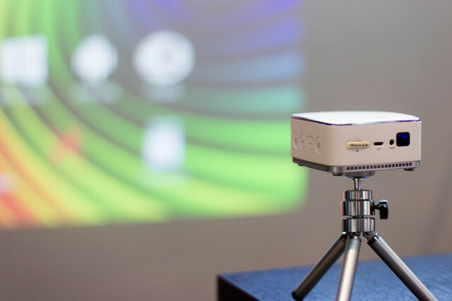 Ulasan iDea Pico Projector - memproyeksikan