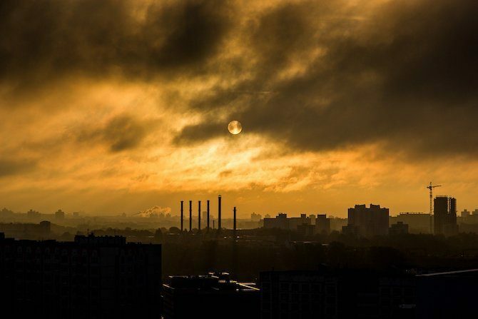 kabut di situs manufaktur