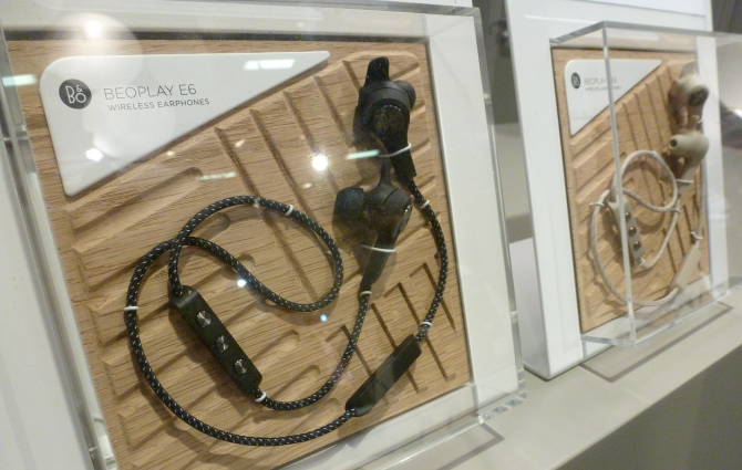 Headphone di IFA 2018: Apa yang Baru dan Apa yang Populer? Bang dan Olufsen E6 001 IFA2018