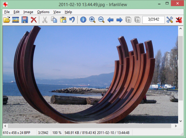 Ini adalah tangkapan layar dari salah satu program Windows terbaik. Ini disebut IrfanView Image Viewer