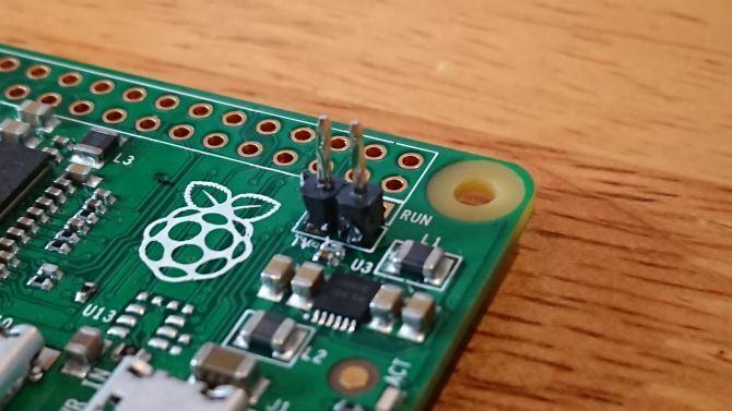 Raspberry Pi Zero dengan pin header DIY untuk video komposit