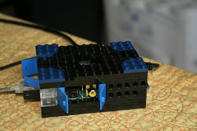 18 Ide Kasus Raspberry Pi DIY yang menarik darrennie pi lego 670 670x447