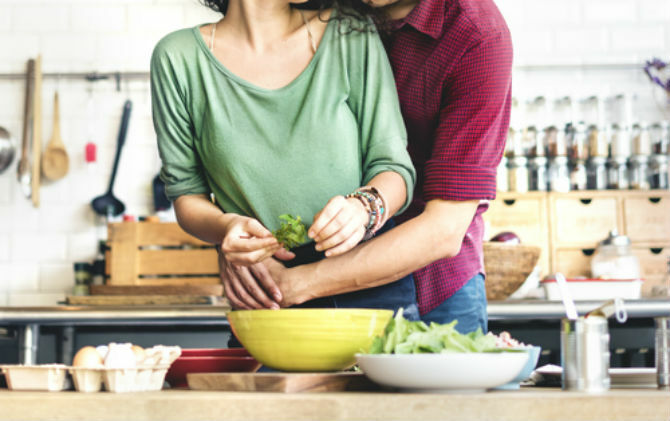 Pasangan Memasak Bersama