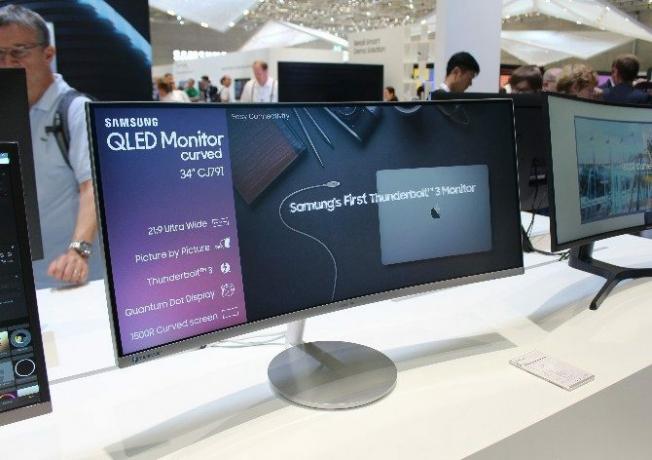 Bermain di IFA 2018: Apa yang Baru dan Apa yang Populer? Monitor Gaming QLED Samsung CFG70 001 IFA2018 670x472