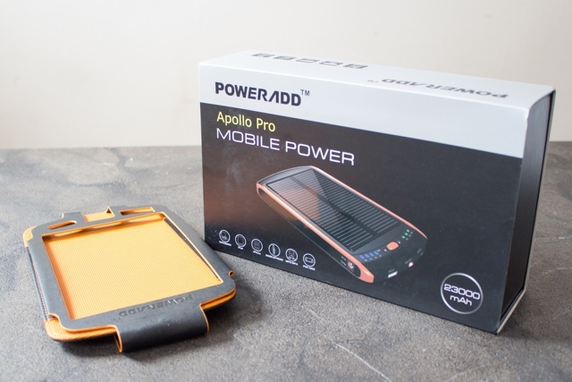 Poweradd Apollo Pro 23.000 mAh Baterai Solar dan Pengisi Daya Review dan Giveaway poweradd apollo pro 23000 paket baterai surya 1