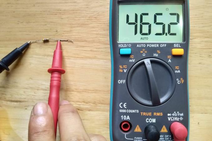 Menguji resistor dengan multimeter