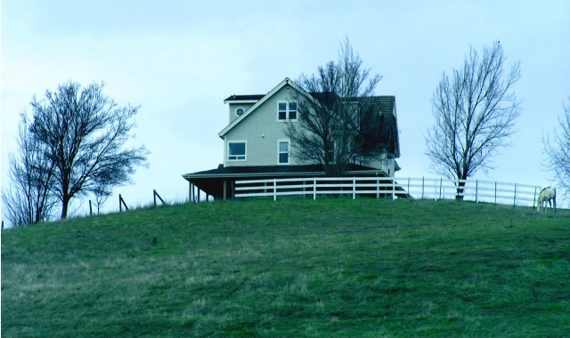 rumah di atas bukit