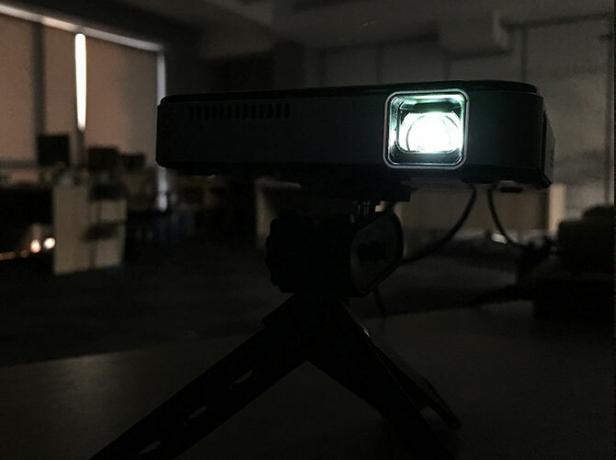 Apeman M4 Mini DLP Projector: Bergaya, Ringkas dan Mudah Digunakan m4 darkness