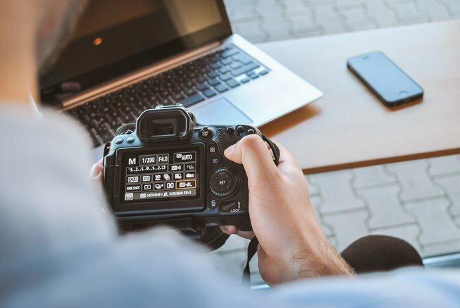 Pengaturan kamera DSLR dengan opsi Raw disorot