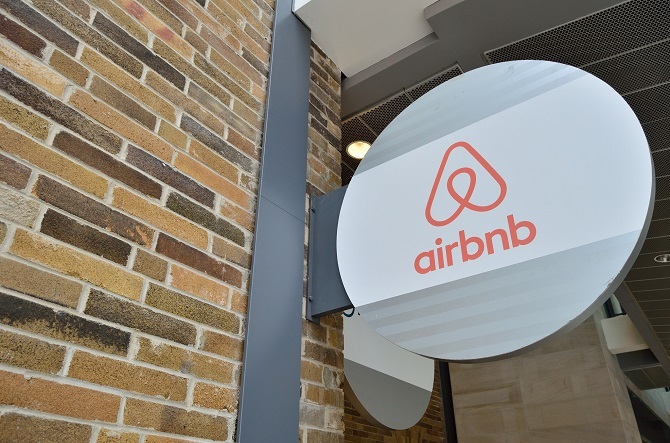 Tanda Kantor Airbnb