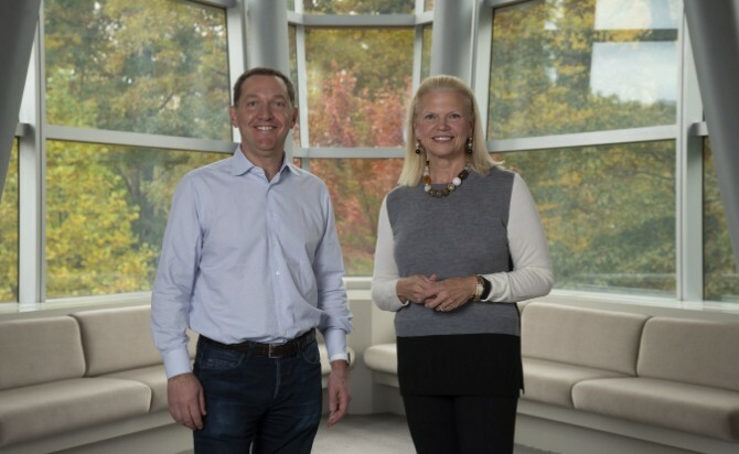 CEO Red Hat Jim Whitehurst dan CEO IBM Ginni Rometty