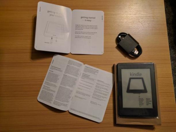 Cara Mengatur dan Menggunakan Kindle Paperwhite Anda 01 Isi Kotak Paperwhite