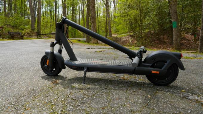 Inmotion dilipat dengan kickstand