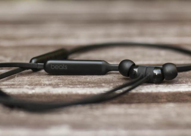 Ulasan & Giveaway BeatsX: Earphone Terbaik Apple Belum? kawat beatsx