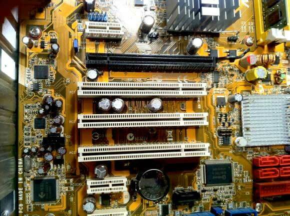 Membangun PC Untuk Natal: Diary Visual Of The Build Process 10 pci vs pci e